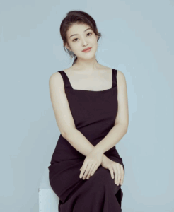 Headshot of Master of Music student Qiaotong Liu wearing a black dress.