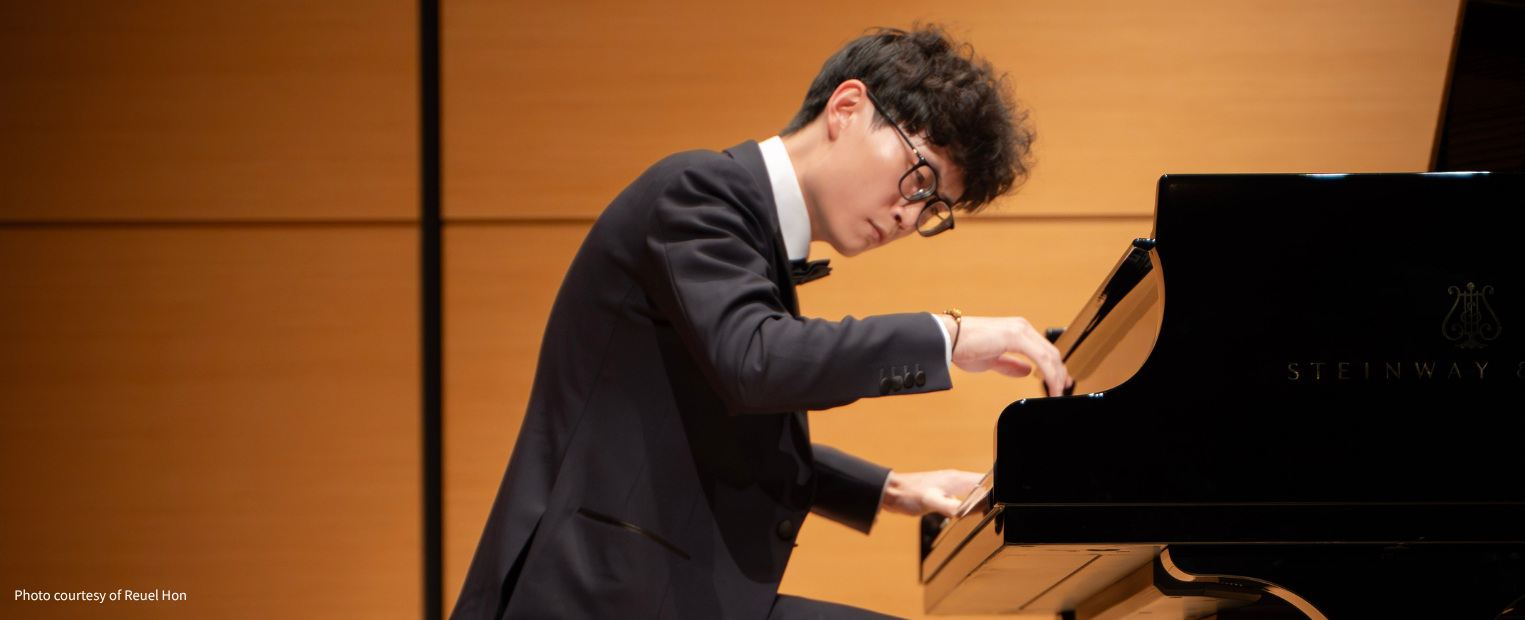 Chonglin Xu playing the piano
