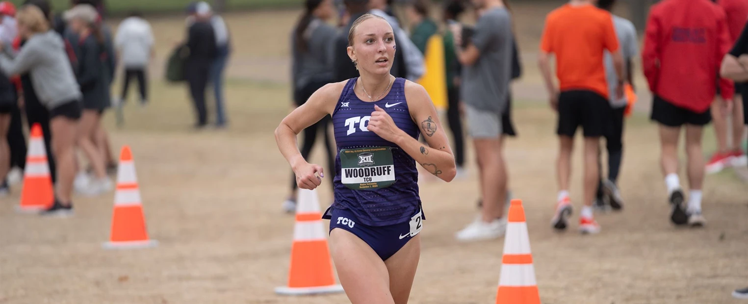 Peyten Woodruff runs along the race course